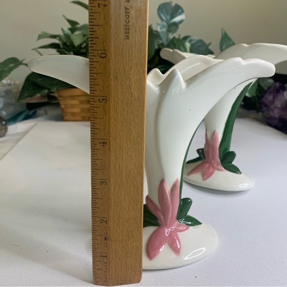 Pair Vintage Pink Flower Ceramic Fan Vases Cornucopia Style MCM 1950s White 7" - Picture 13 of 16